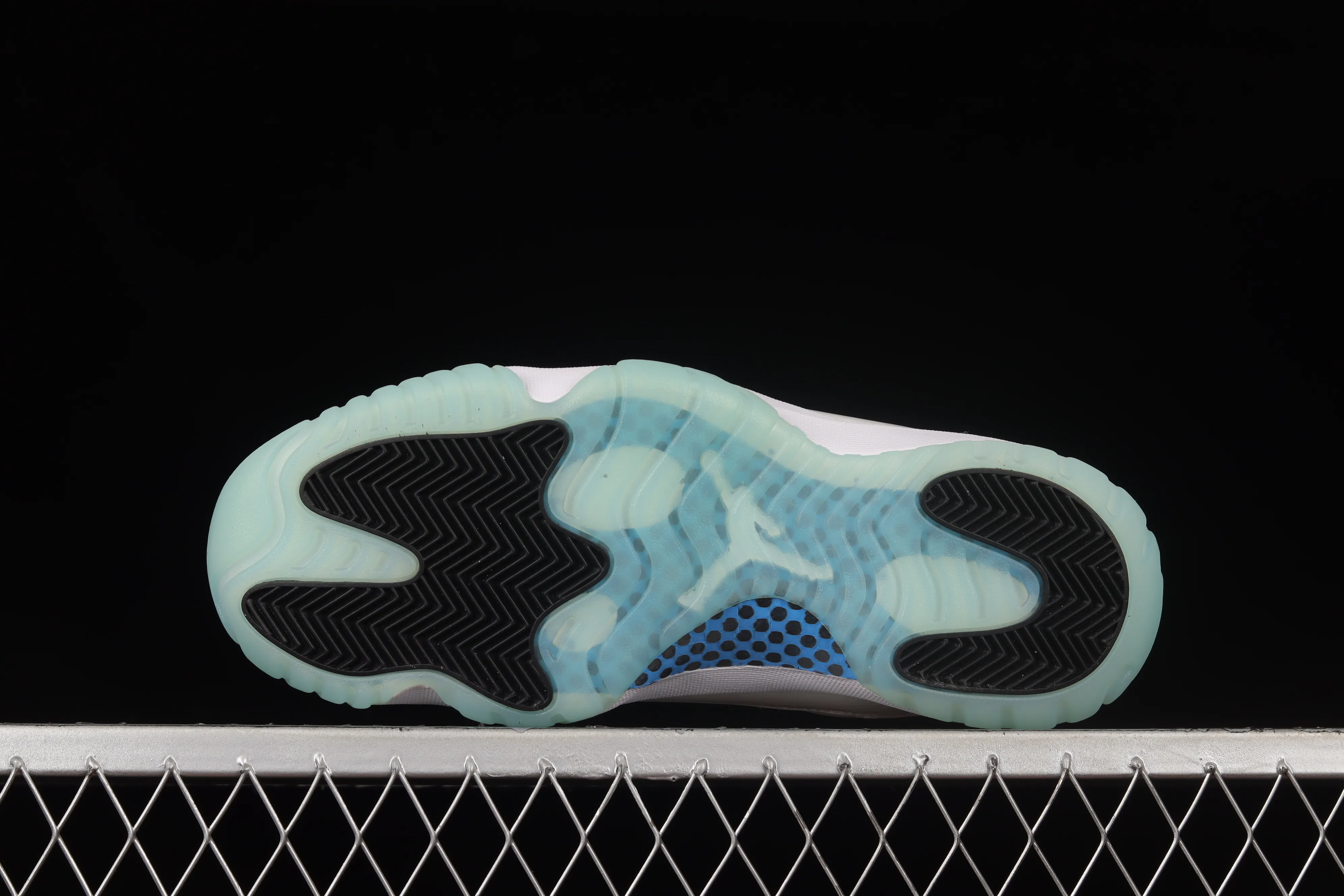 All categories Air Jordan Jordan series basketball shoes Air Jordan 11 F version Air Jordan 11 Low "Legend Blue" AJ11 Joe 11 Legend Blue Low-top top layer Real standard real carbon Sports culture basketball shoes AV2187-117